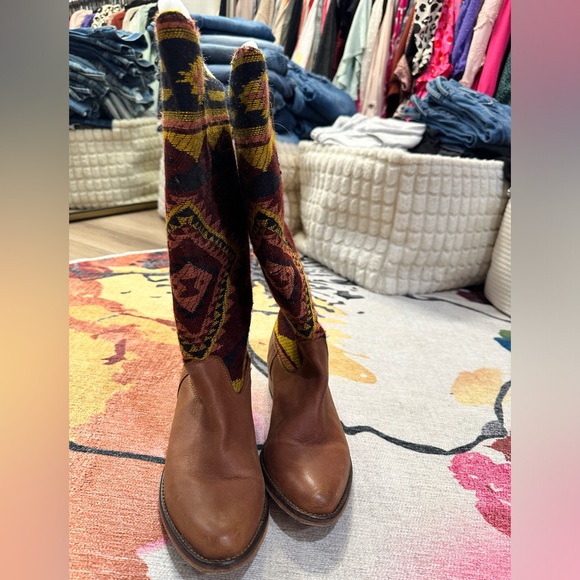Steve Madden Graced Aztec boots Size 7 - Picture 3 of 4